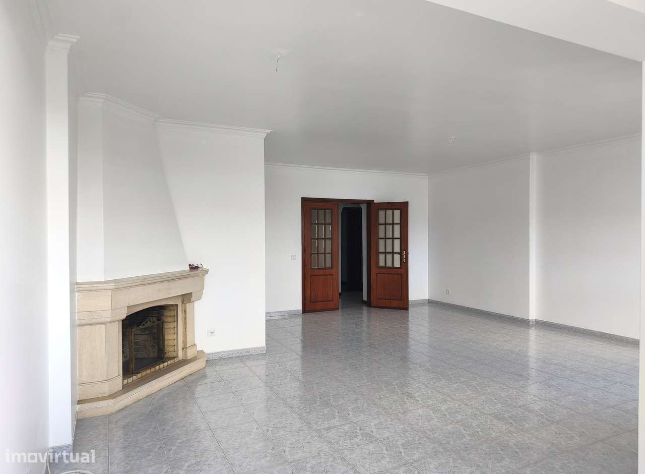 T3 Centro de Queijas, Oeiras. Com Parqueamento e Arrecadação. - Grande imagem: 4/59