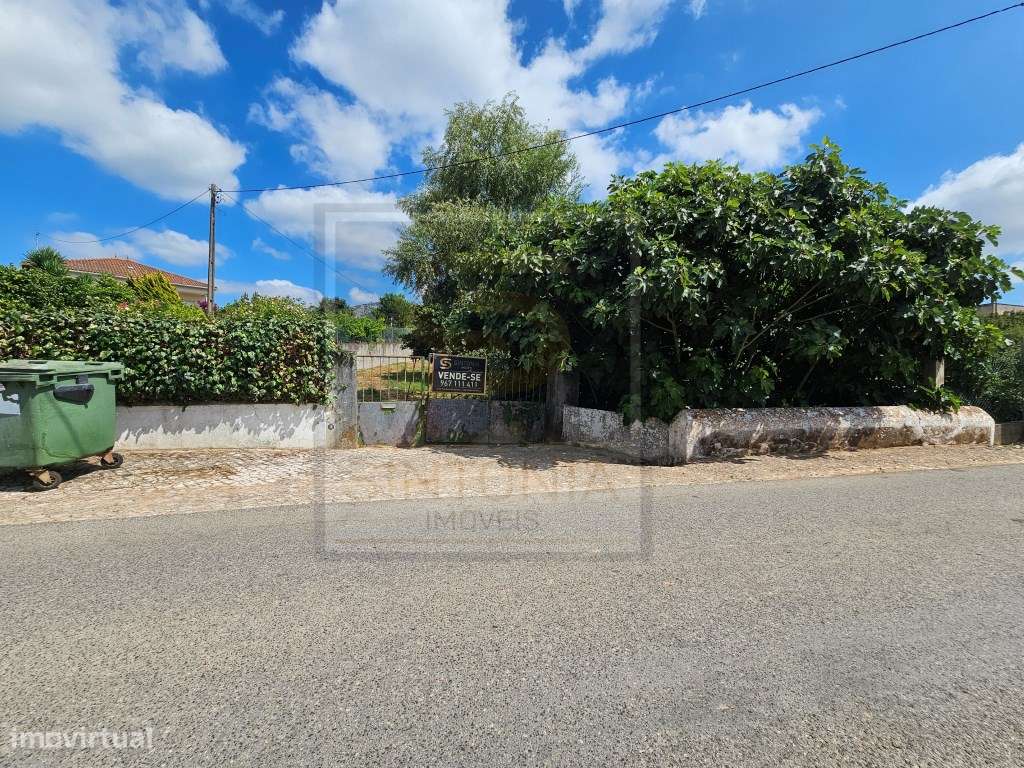 Moradia para Recuperar com Terreno de 1.600 m² na Ventosa, Cadaval-33