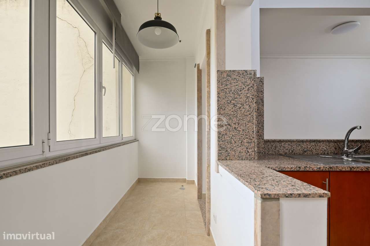 Apt T3 totalmente renovado no centro de Lisboa, junto à Gulbenkian-48