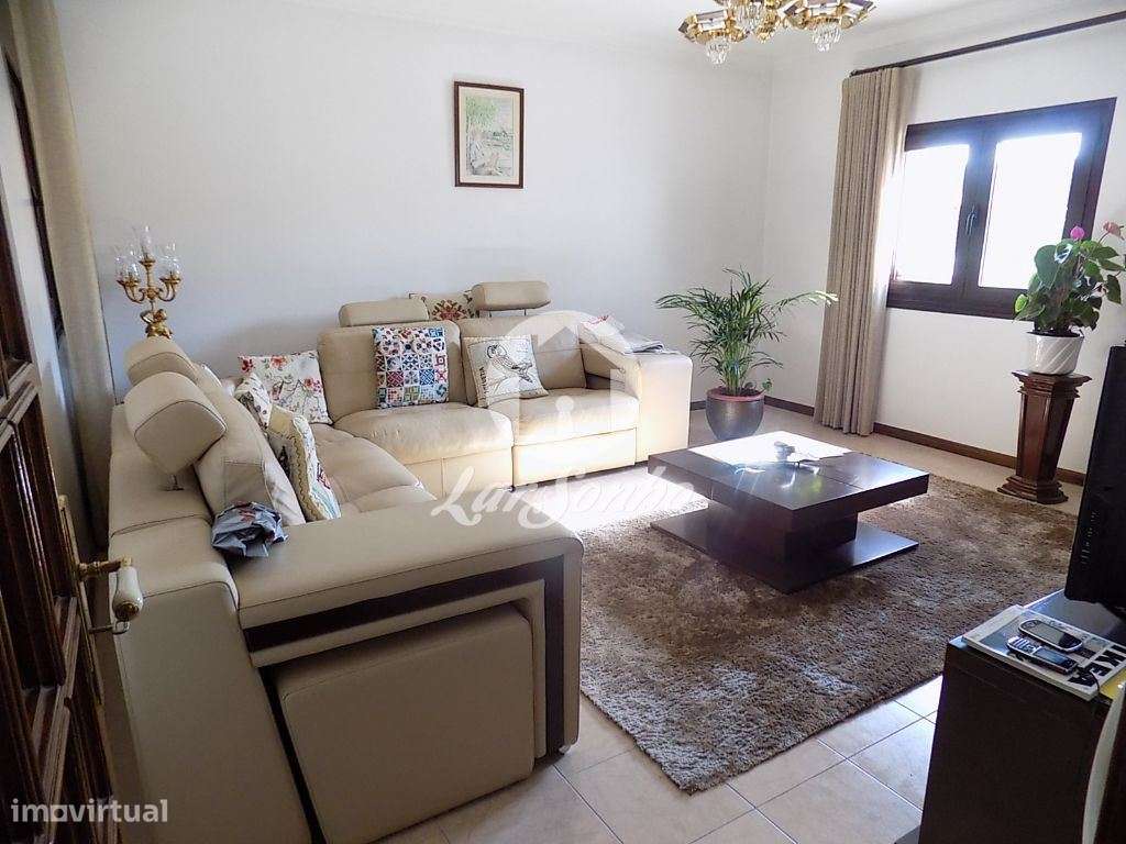 Moradia M6 c/ garagem fechada e jardim localizada na zona PRIME da ... - Grande imagem: 3/17