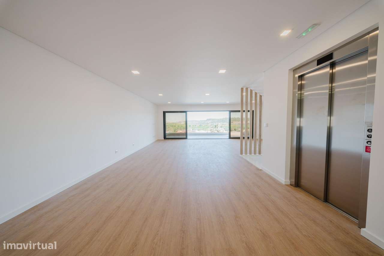 Moradia T5 de Luxo com Piscina e Vista Panorâmica em Mealhada, Loures-14