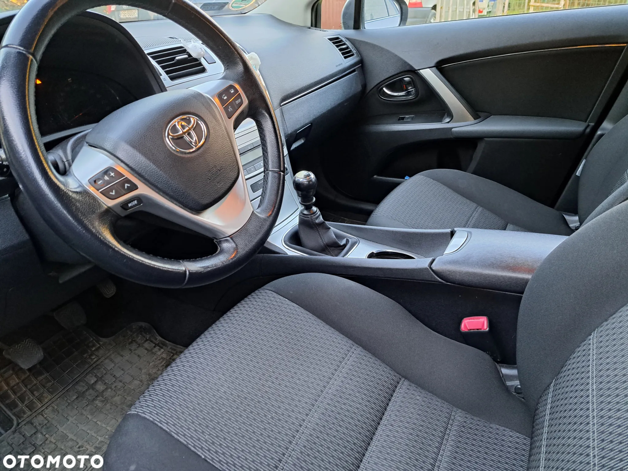 Toyota Avensis 2.0 D-4D Premium - 14