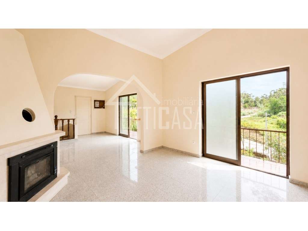 Moradia T2+2 com Jardim, Garagem e Total Privacidade-12