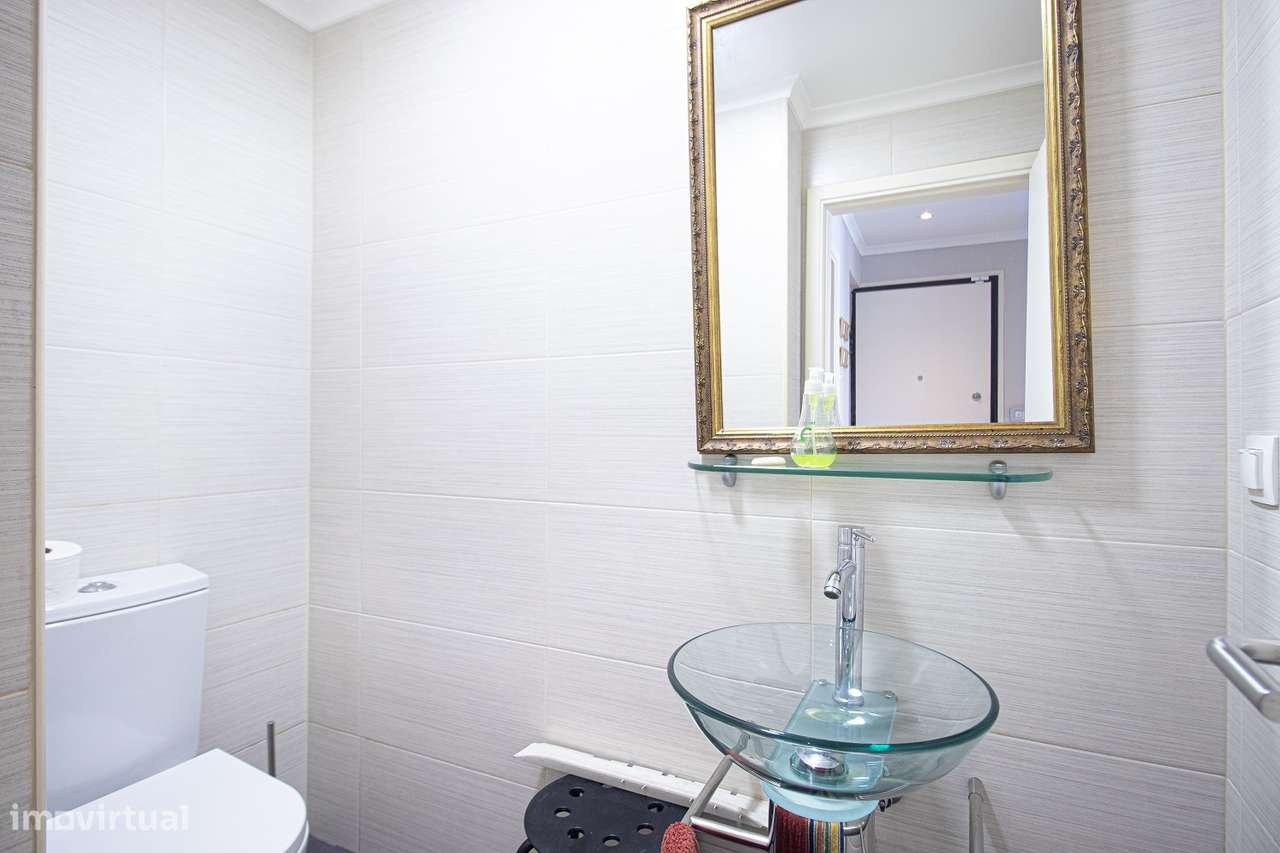 Apartamento T4  remodelado em Carnaxide-20