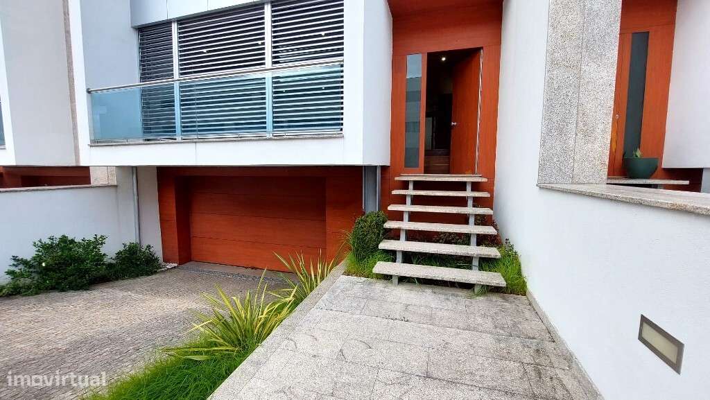 Moradia V4+1 em Banda com Piscina - Dume, Braga-30