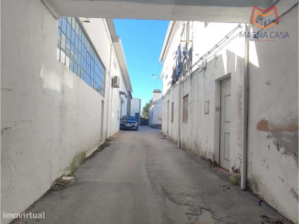 Moradia em Propriedade Total com 3 apartamentos T3, + 1 apartamento...-40