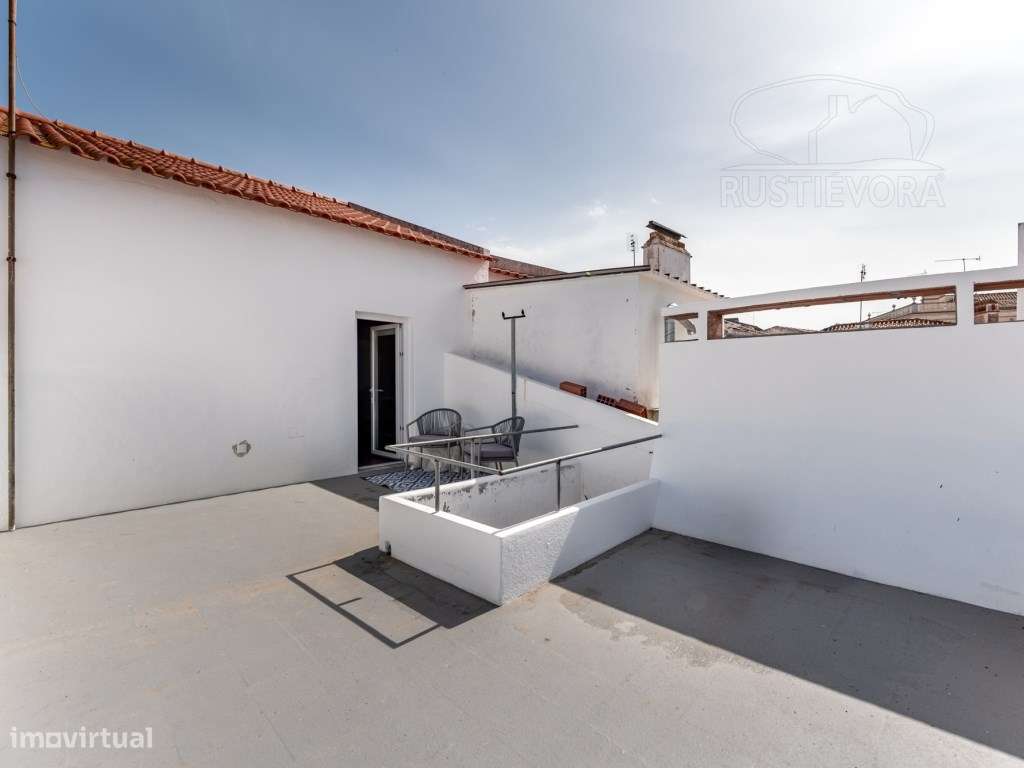 Moradia T2 em Cabeção com terraço-14