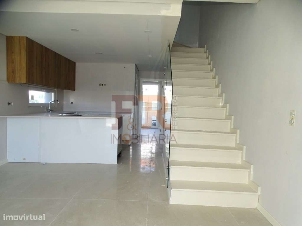 Geminada Duplex T3 com Pérgula (espaço para Piscina) Pinhal General...-8