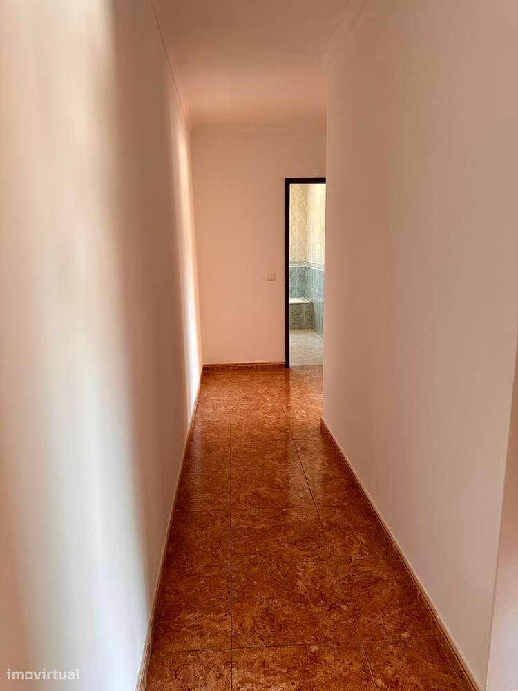 Apartamento T3 com Parqueamento Centro de Benavente-12