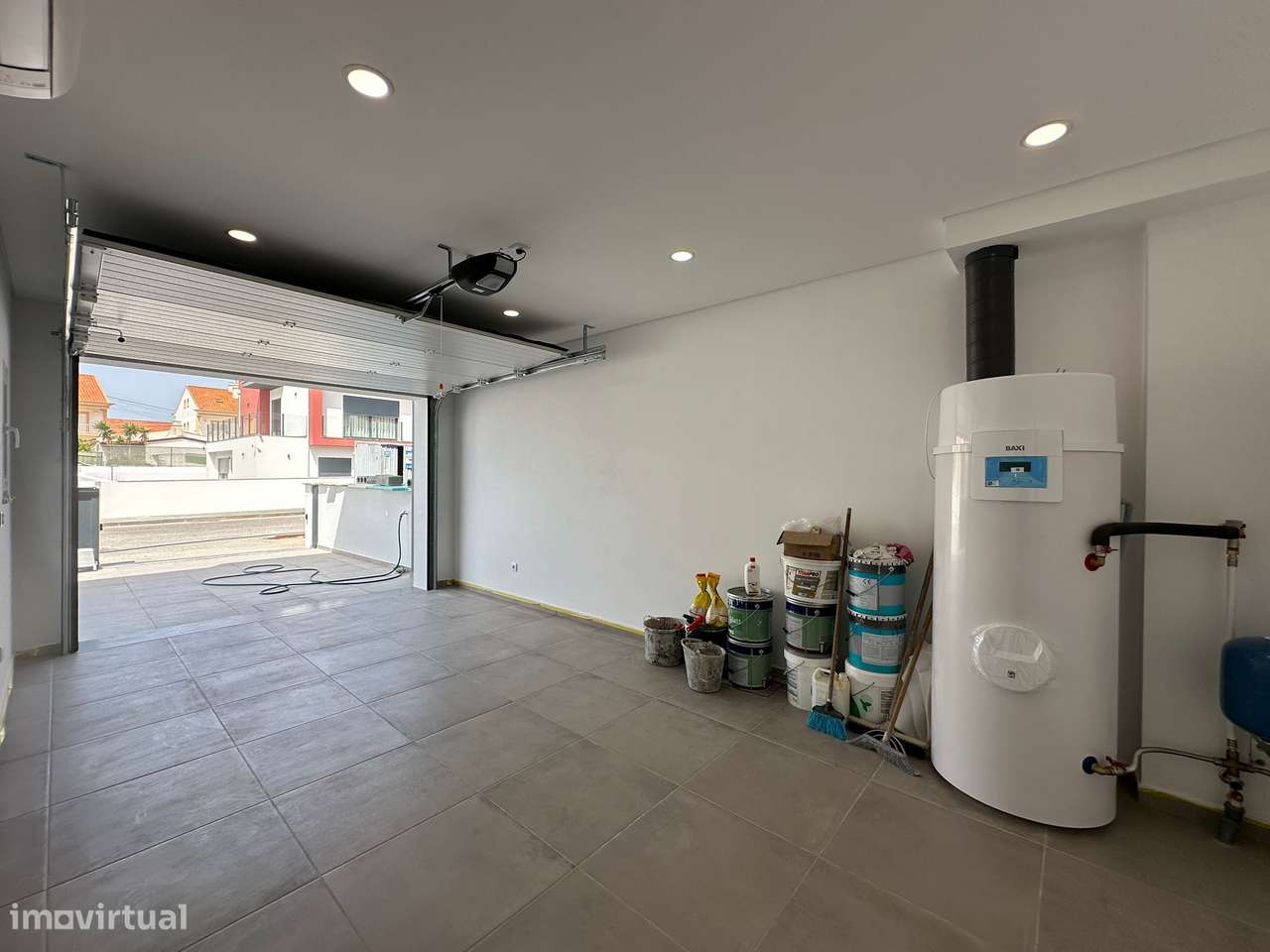 Moradia T3 com terraço e garagem, próxima a praias-23