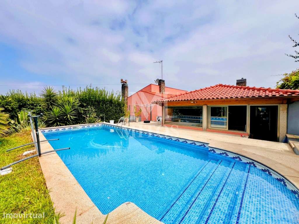 Moradia T3 com comércio para venda em Geraz do Lima, Viana do Castelo-0