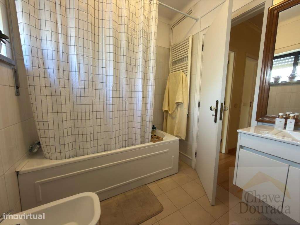 Apartamento T3+3 com garagem e sótão - São Martinho do Bispo-19