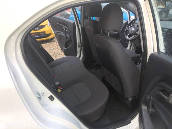 Kia Rio 1.2 L - 14