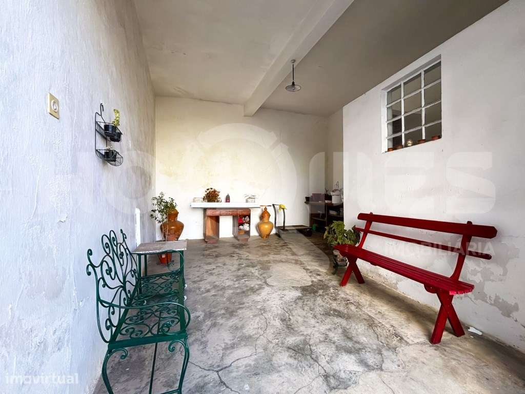 Moradia Secular de Charme | Casa + Jardim + Anexos | Potencial Hote...-16