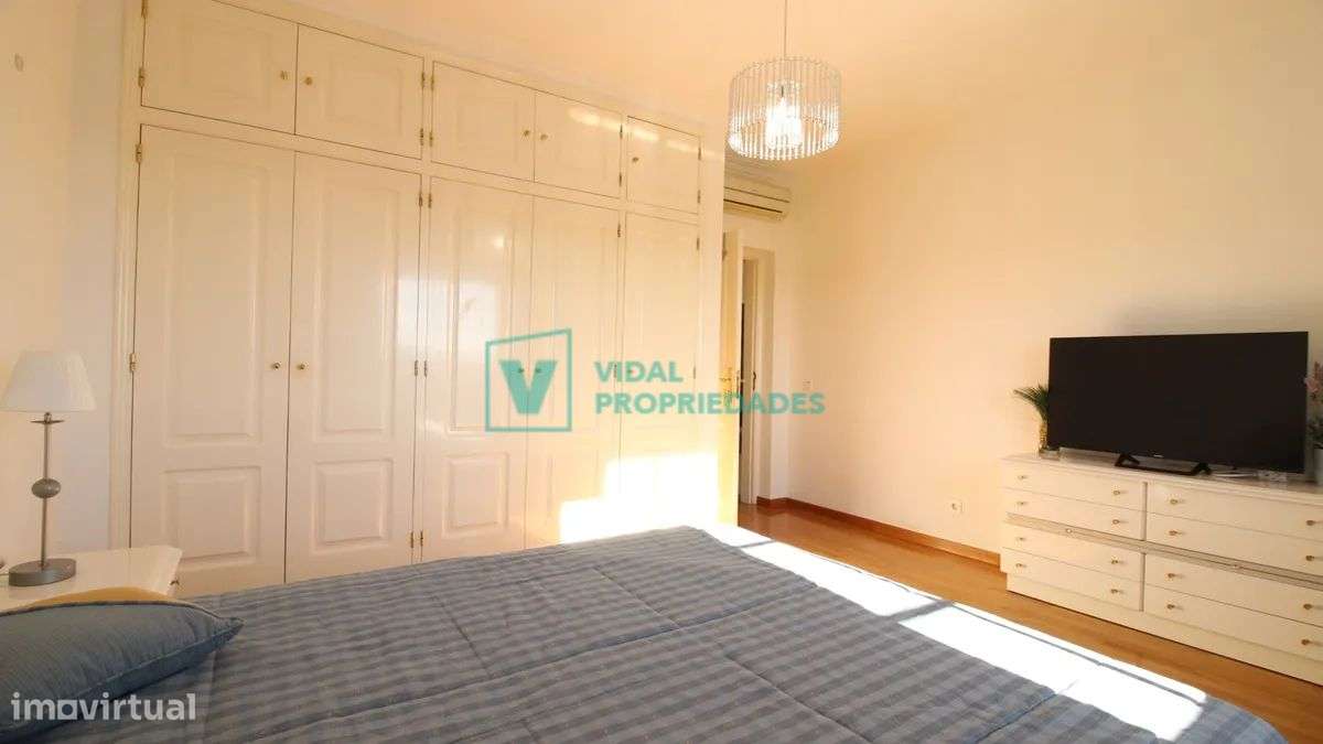 Moradia T7 com piscina e garagem em Loulé-20