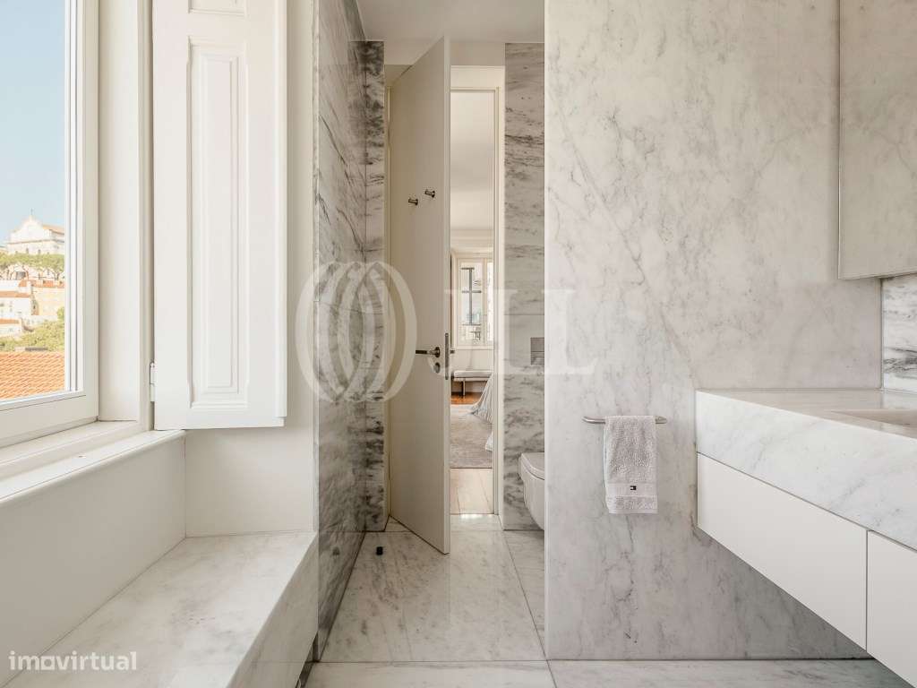 Apartamento T3+2 com jardim, em pleno Castelo, Lisboa-35