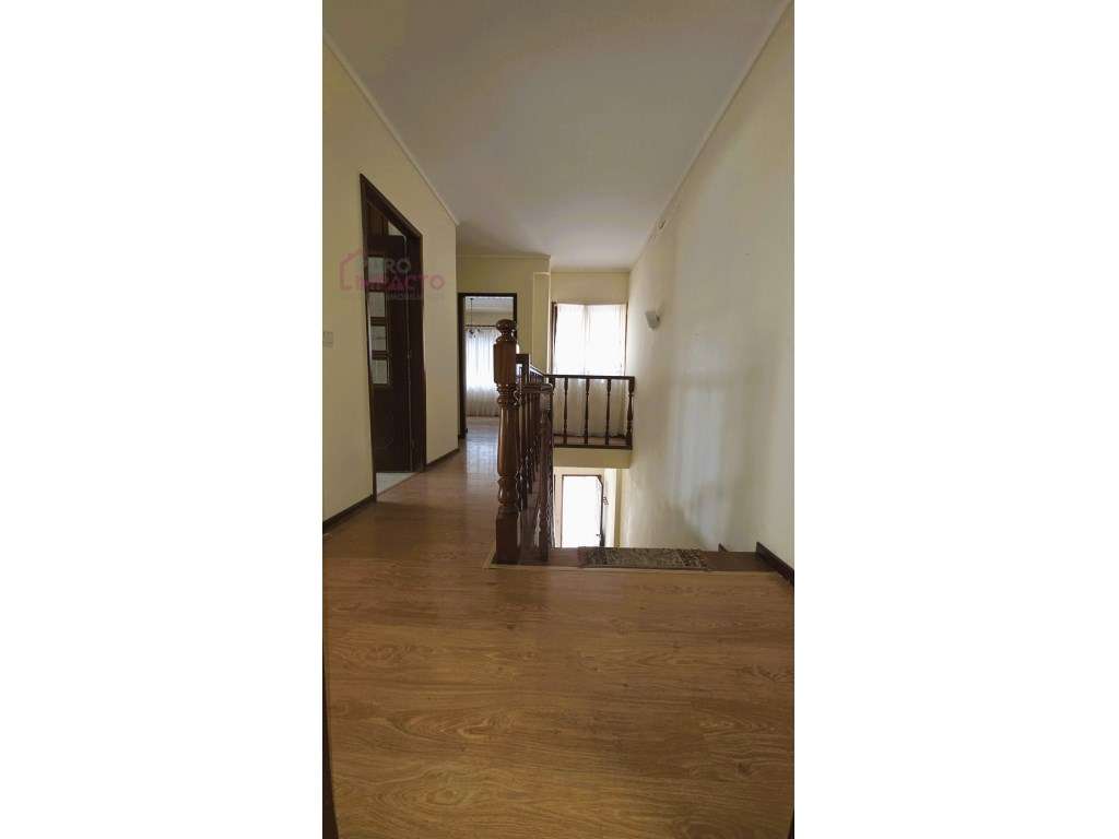 Prédio com T2 + Espaço Comercial | Duas Entradas Independentes | Po...-8