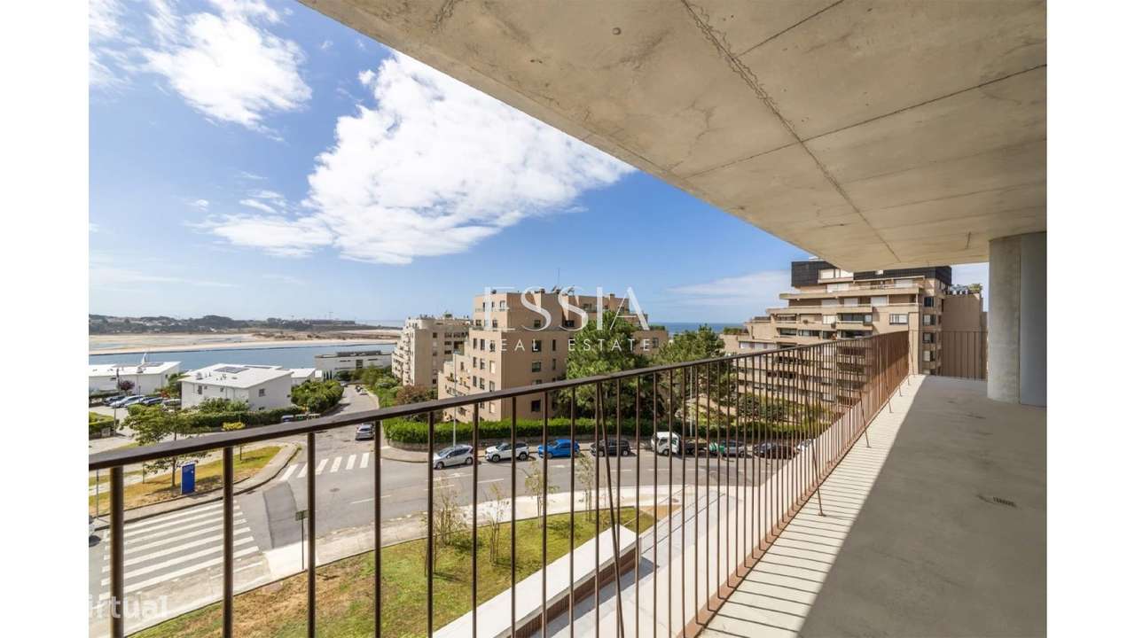 Apartamento T3 com Vista Rio e Mar na Miramar Tower