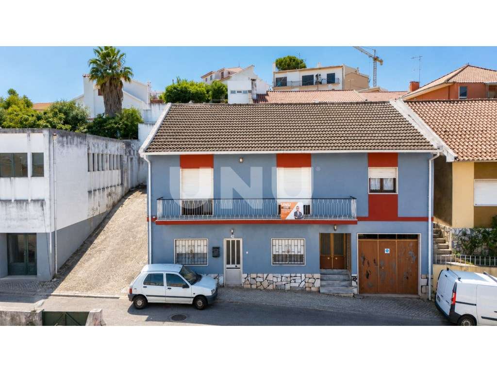 Moradia Bifamiliar T4 + T1 com garagem nas Paredes, em Alenquer!-0