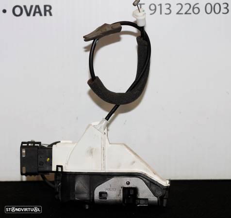 FECHO DA PORTA DIANTEIRA DIREITA CITROËN C3 - 3