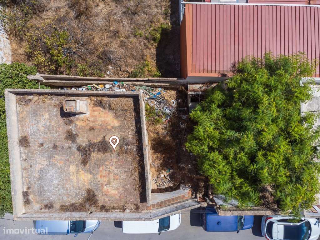Terreno com Casa em ruínas no Centro de Olhão-49
