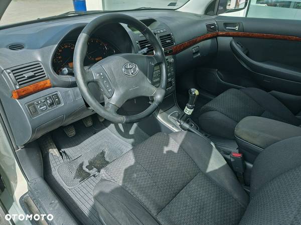Toyota Avensis - 9