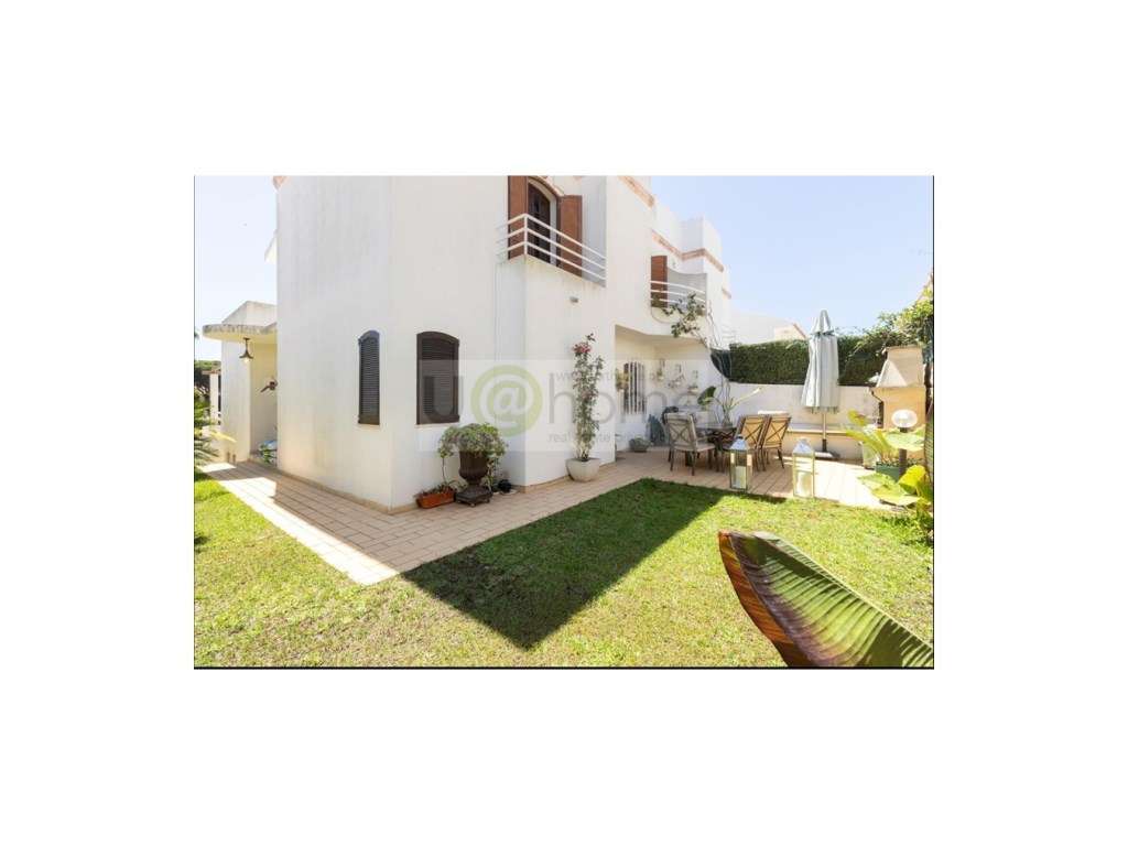 Moradia V4 geminada em Vilamoura perto da Marina-25