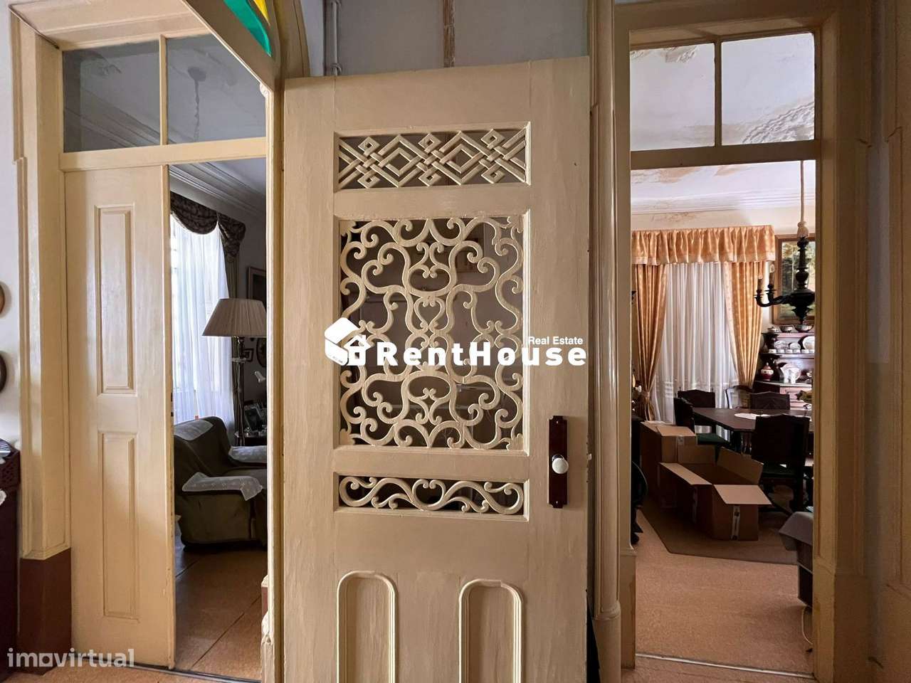 Moradia centenária no Estilo Senhorial com vistas de MAR-11