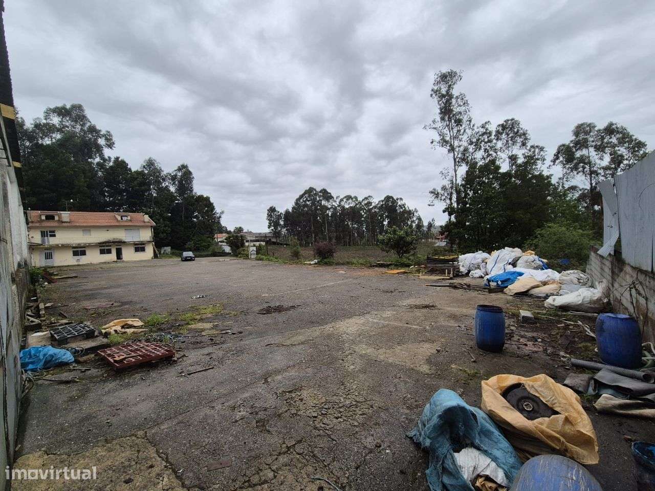 Armazém com Moradia na rua Regadio - Santa Maria da Feira-17