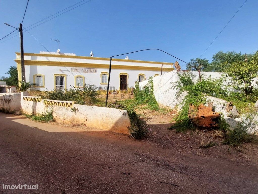 Duas casas típicas Algarvias com 12ha de terreno, em Alte...