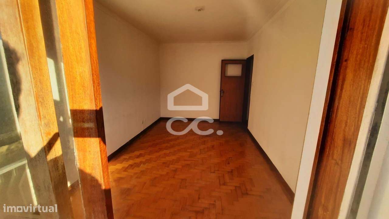 Excelente Oportunidade: T2 Renovado em Gondomar com Garagem - Grande imagem: 4/19