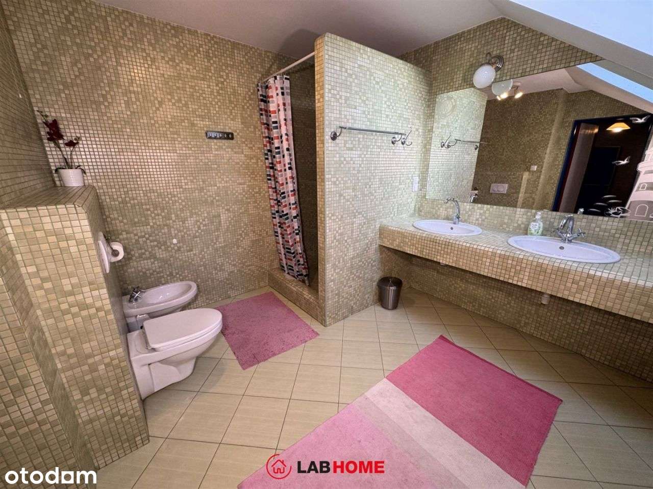 Urokliwy dom z odrobinę tajemniczym ogrodem-14