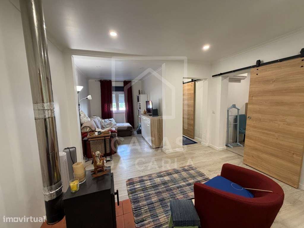 Moradia T2 com garagem e piscina completamente renovada em Canhestros-7