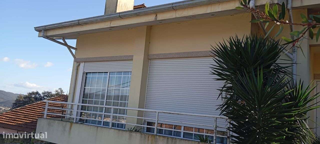 Moradia 4 frentes em São Pedro da Cova - Grande imagem: 2/47