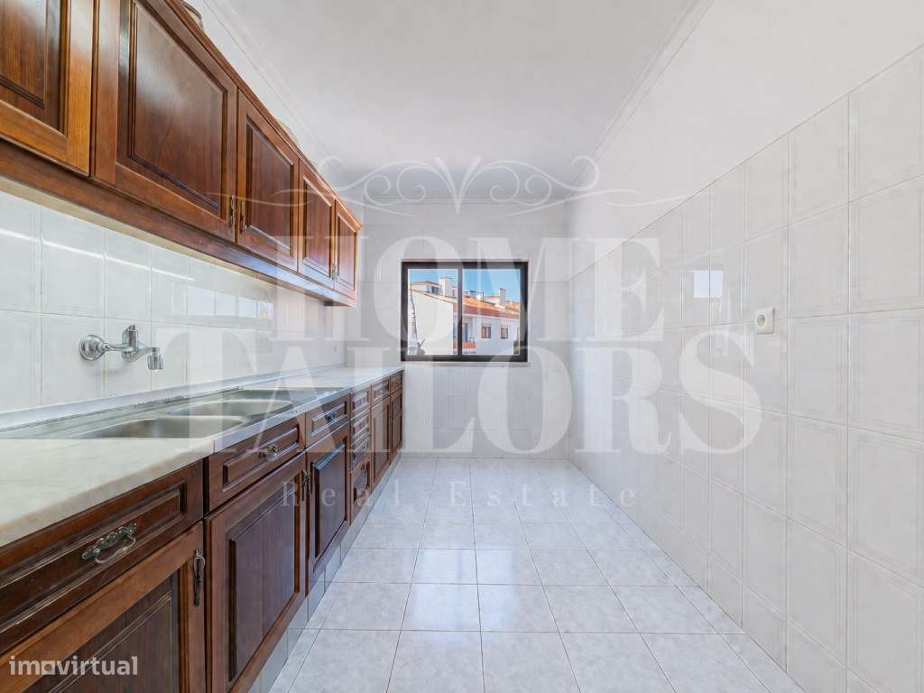 Apartamento T3 com ótimas áreas, no Estoril.-9