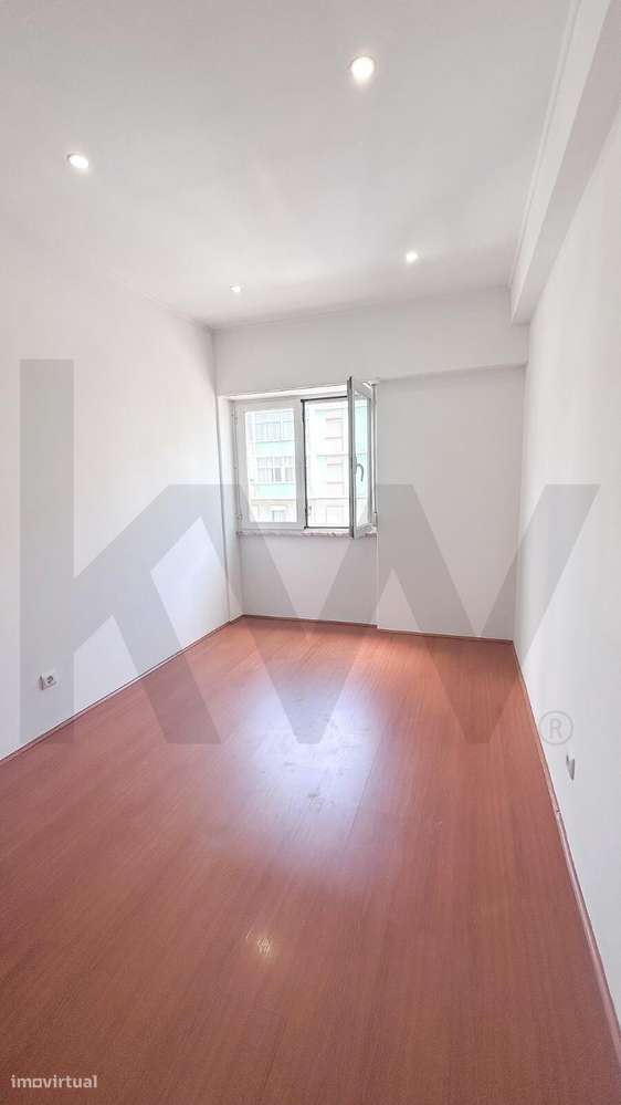 T1 REMODELADO, NAS PATAMEIRAS- ODIVELAS- EXCELENTE  PARA HABITAÇÃO PRÓ-4