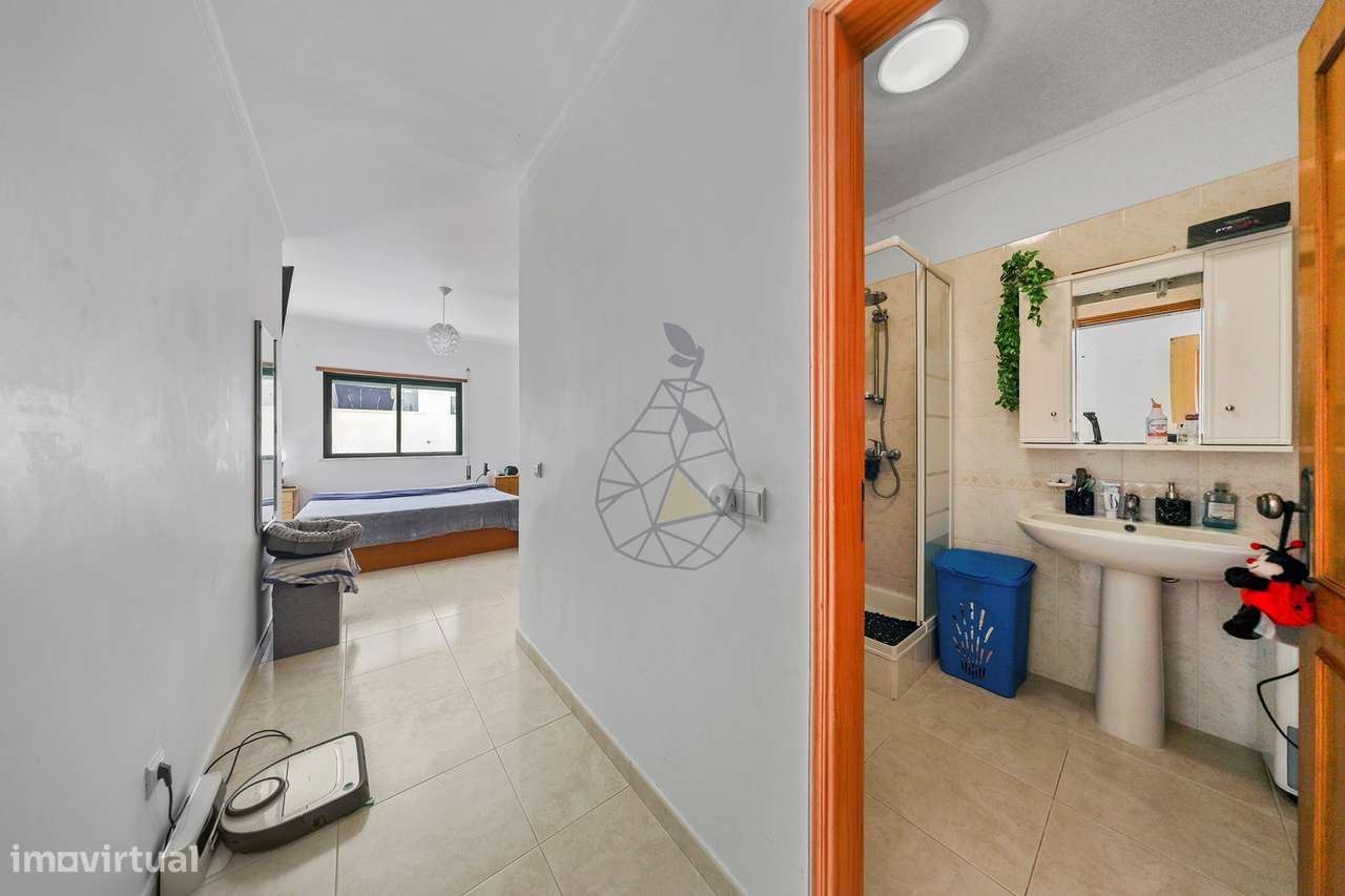 Apartamento T2 localizado a cerca de 600 metros da Praia em Quarteira-13