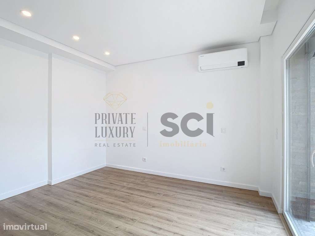 Moradia T4 na Charneca da Caparica | Piscina e Garagem-16