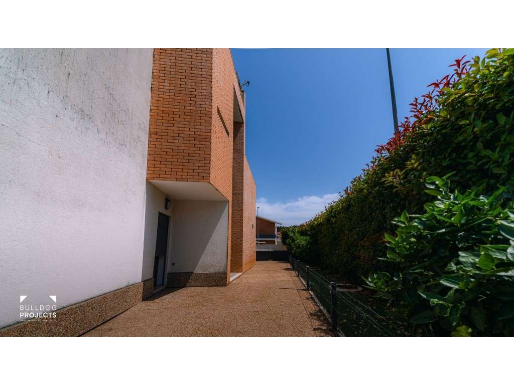 Moradia Isolada T4 Triplex Venda Coimbra-13
