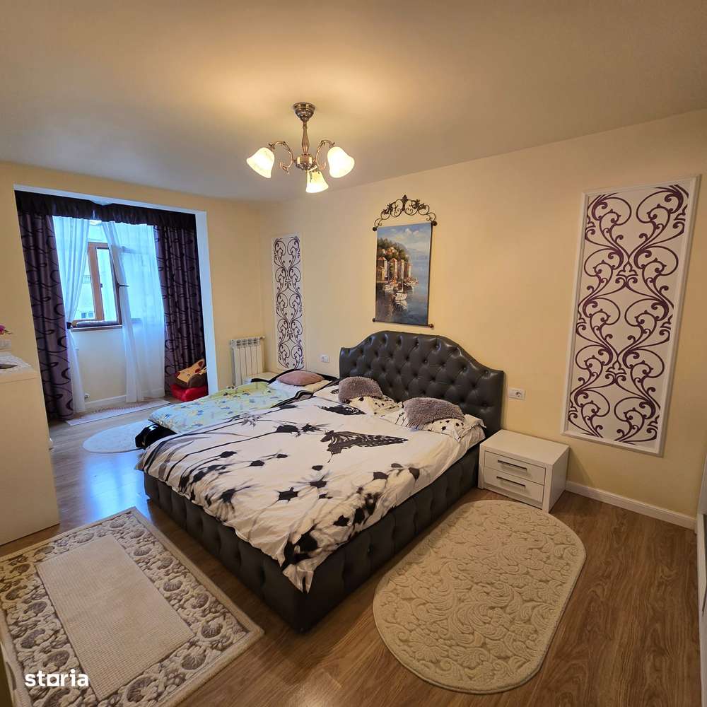 Vând apartament cu 4 camere ultracentral-0