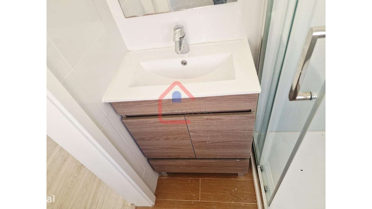 Apartamento T2 na Graça em Lisboa-12