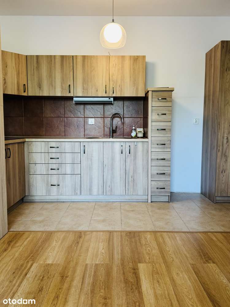 2. Pokoje, duży balkon, cicha okolica.-4