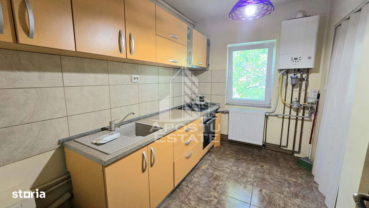Apartament cu 3 camere, 2 bai, centrala proprie, zona Aradului - Imagine principală: 4/9