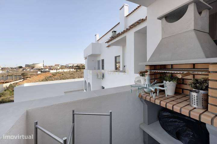 Apartamento T2 em Condomínio Fechado 2º Andar com Elevador com Piscina-15