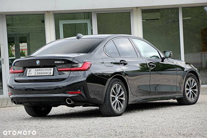 BMW Seria 3 320d Sport Line - 13