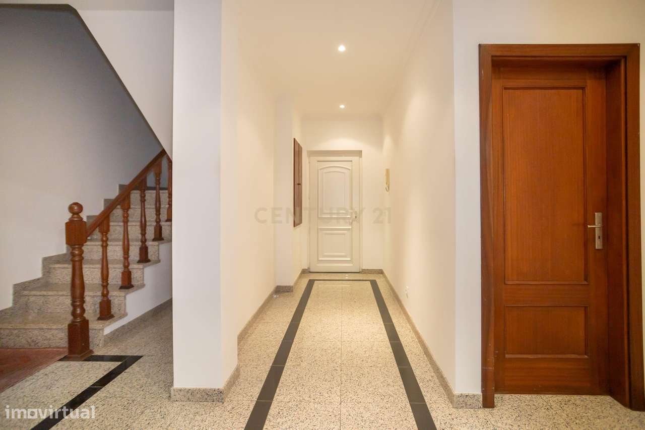 MORADIA TÉRREA T3 COM SÓTÃO E GARAGEM + MORADIA T5 (Benfeitoria) -  EM - Grande imagem: 5/60