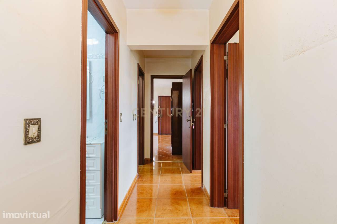 Apartamento T4 à venda no Barreiro-24