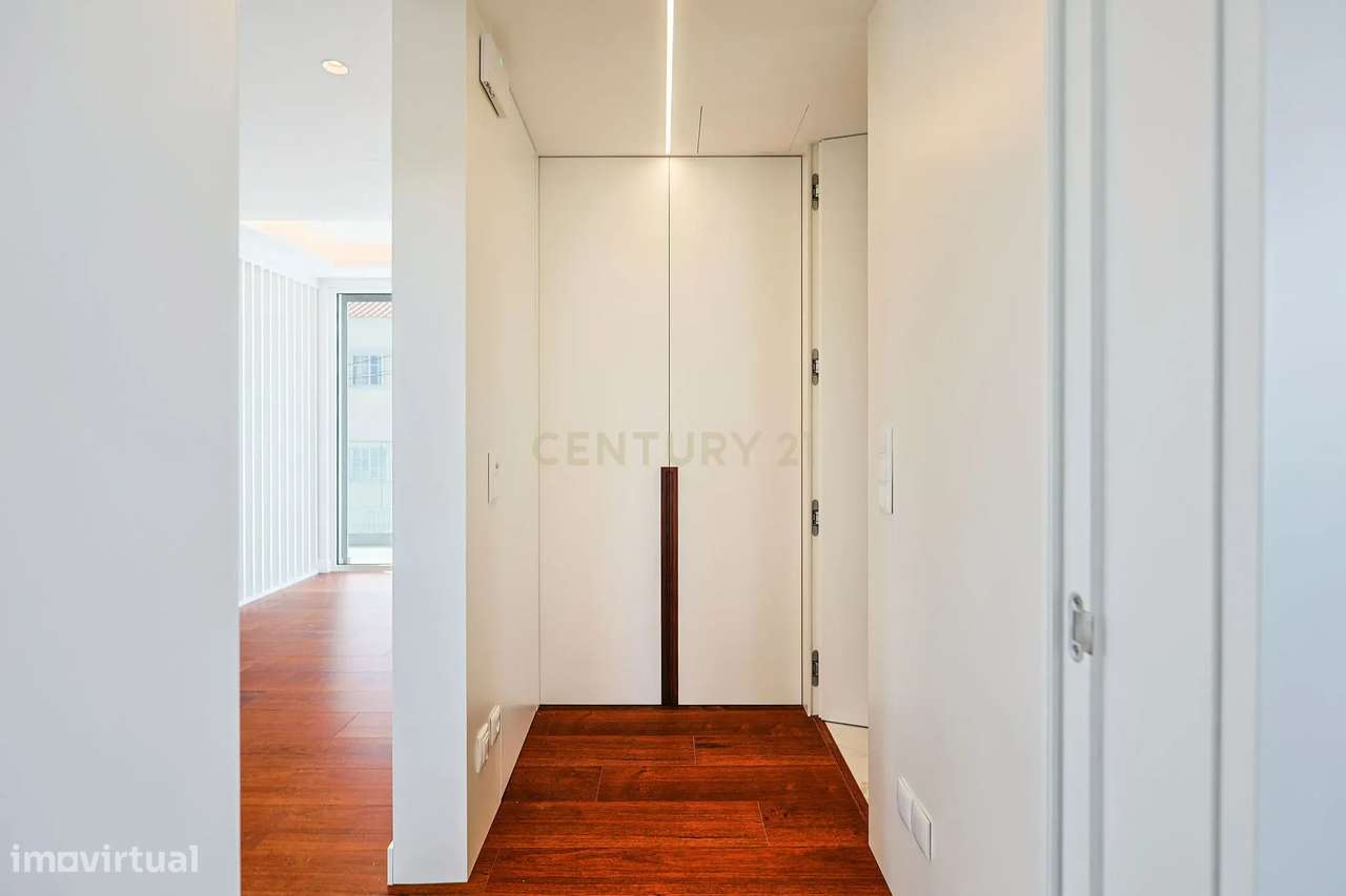 Moradia T5 com Piscina e Domótica - Nova Construção na Charneca da Cap-4