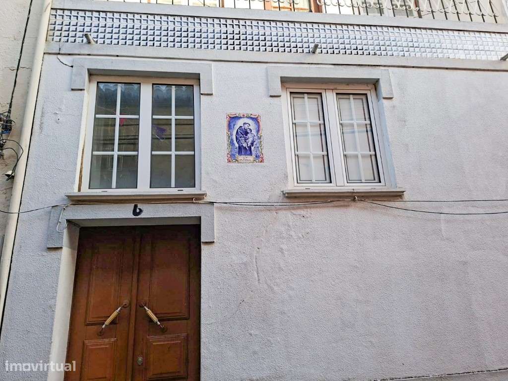 Moradia Central no Fundão com Garagem Ampla-2