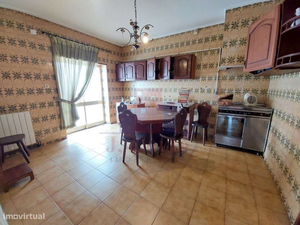 Prédio com 7 apartamentos no centro de Caldas da Rainha-17